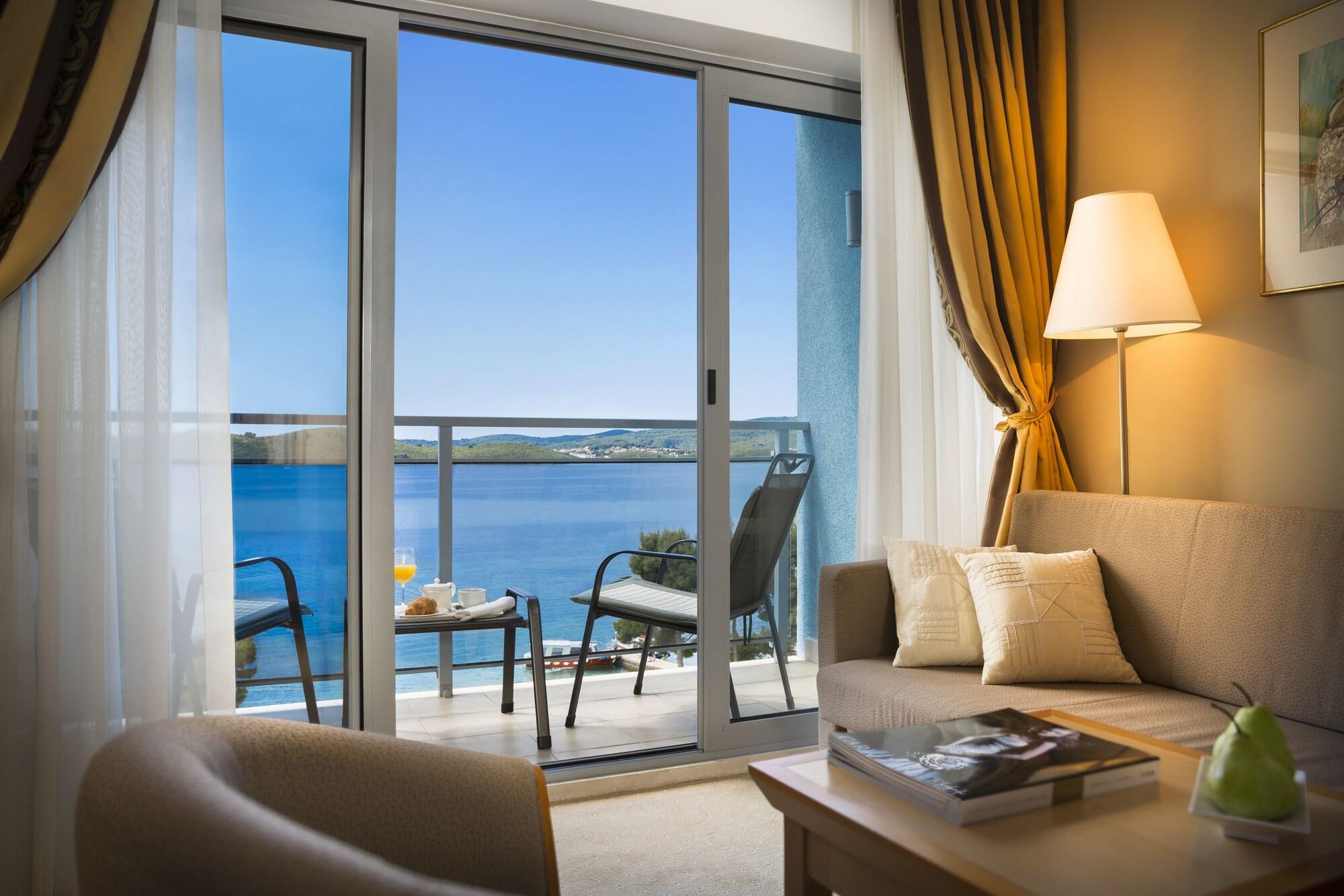 Aminess Vival Grand Azur Hotel โอเรบิก ภายนอก รูปภาพ